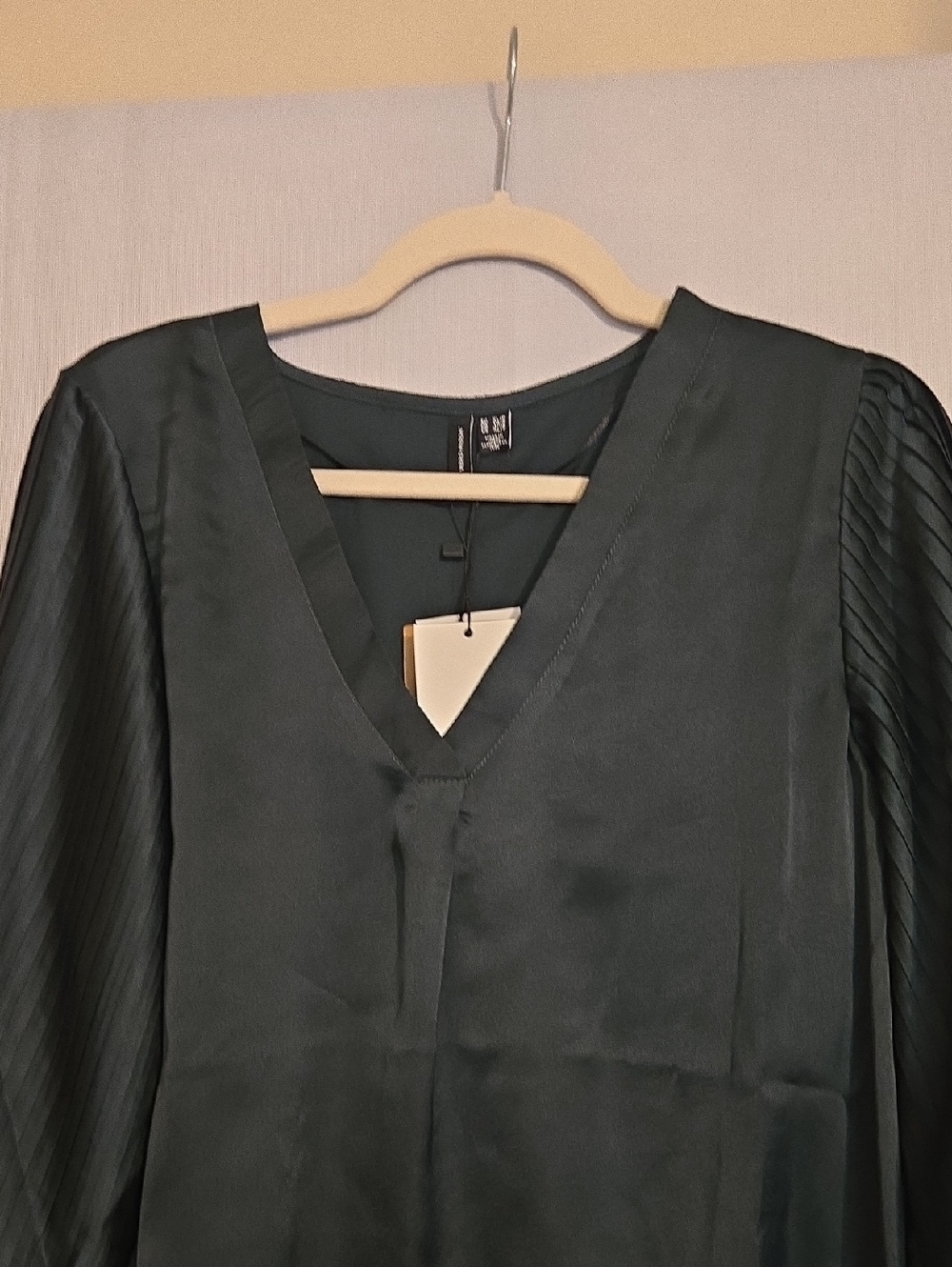 Vero Moda Dark Green V-Neck Blouse with Pleated Sleeves - Short Story - XLP - Picture 3 of 8